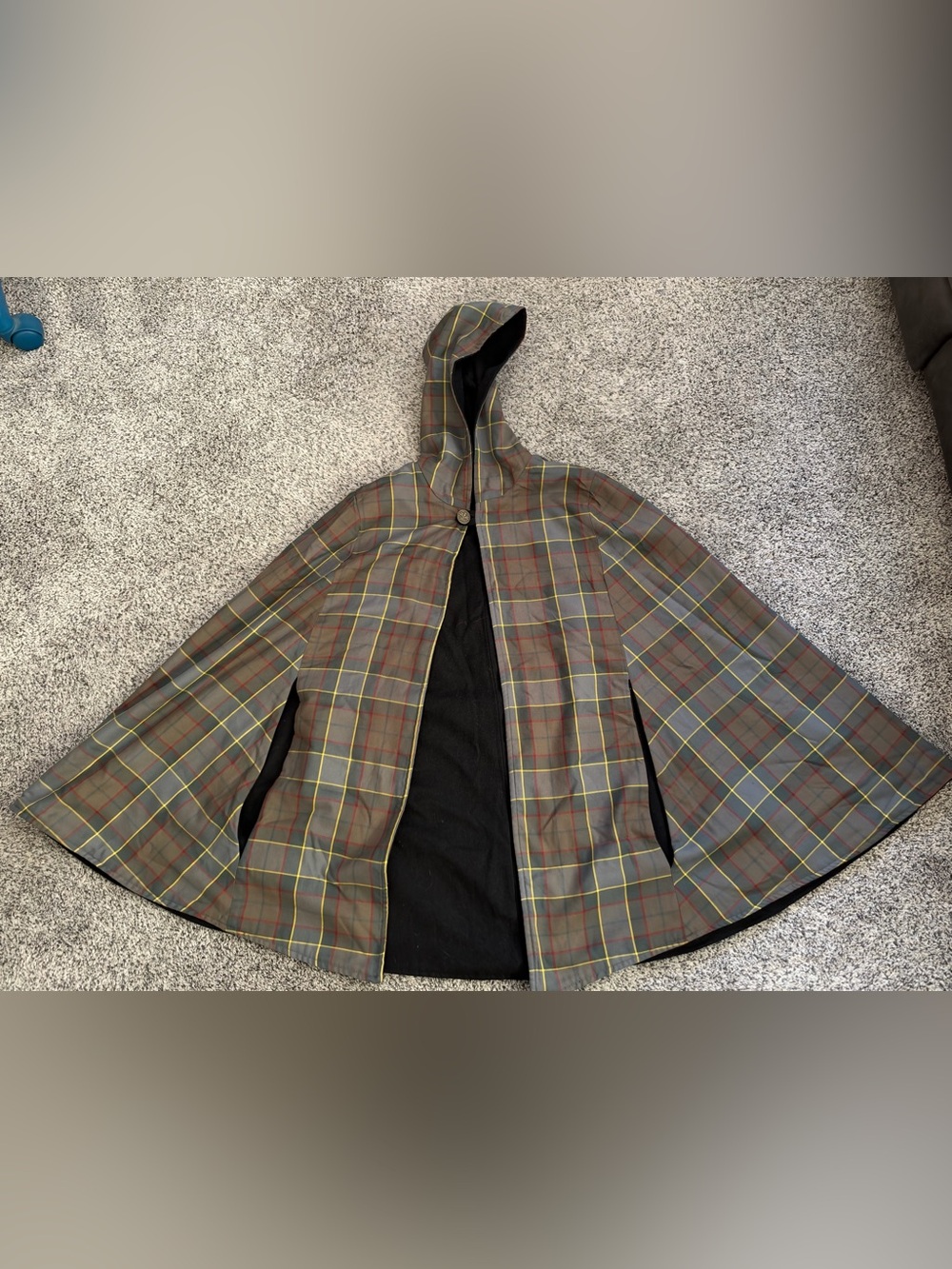 Hot Topic: Outlander Fraser Tartan Reversible Hooded Cape Size L/XL